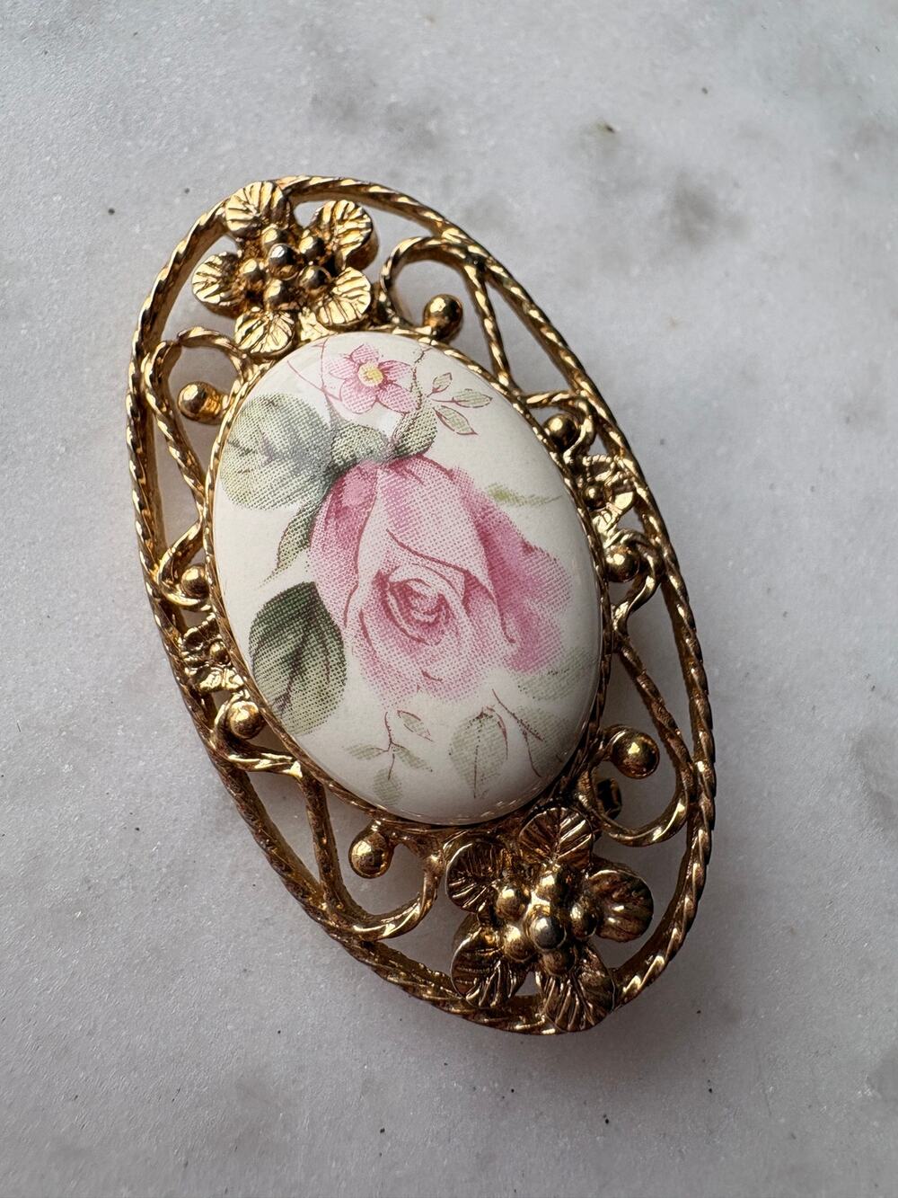 Pink Rose Floral Brooch Gold Tone Filigree Oval Pin